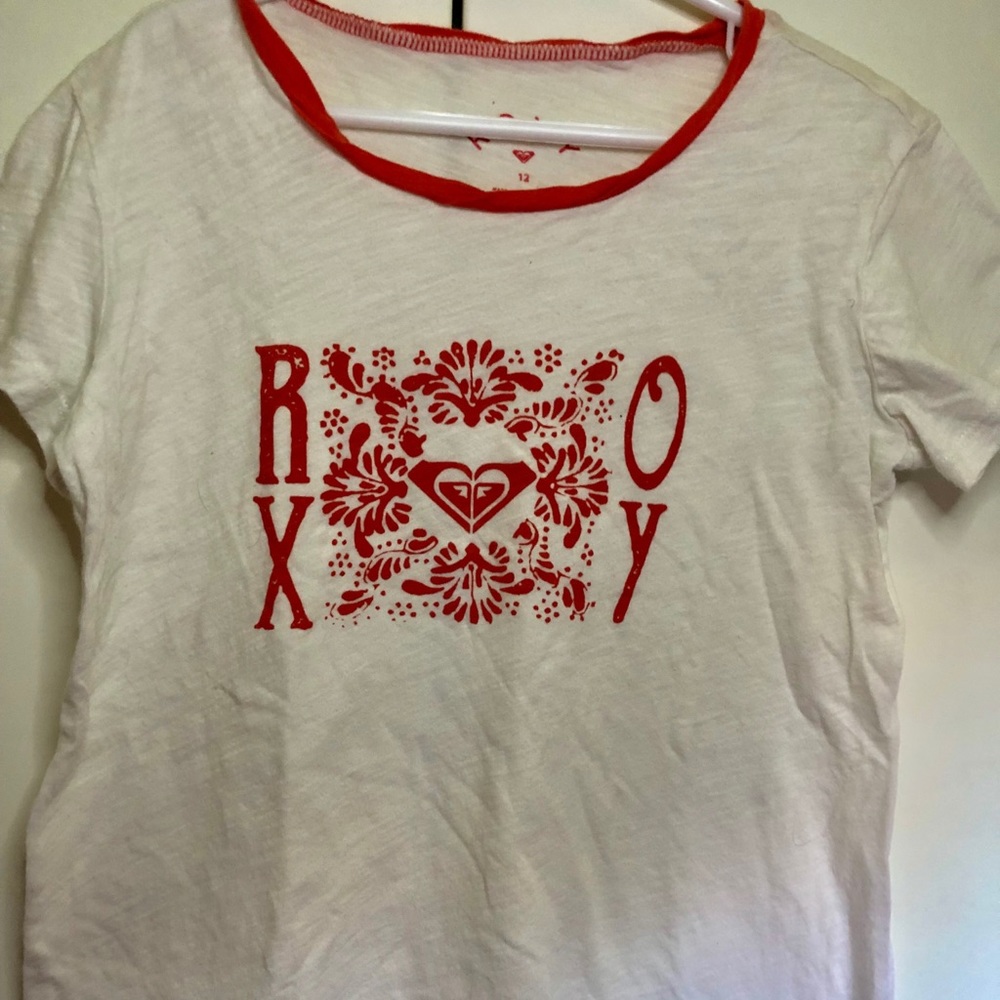 Girls ROXY Graphic Tee !